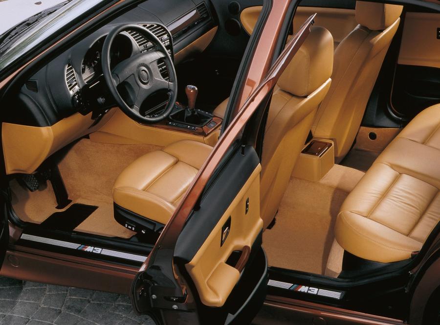  BMW M3 1993 года  (фото 3 из 12)